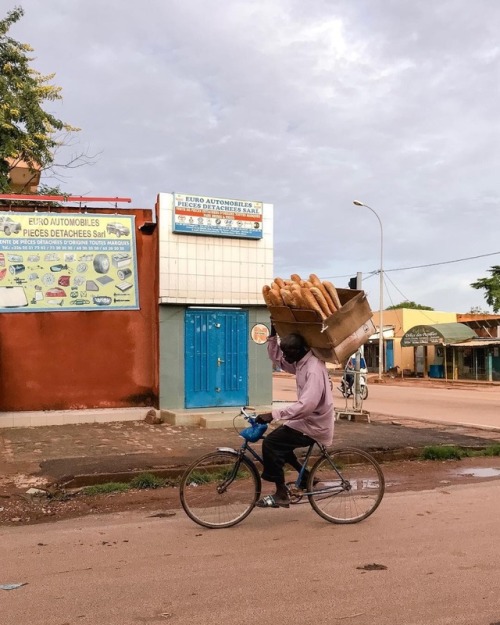 forafricans:A man delivers bread on a bicycle. Ouagadougou,...