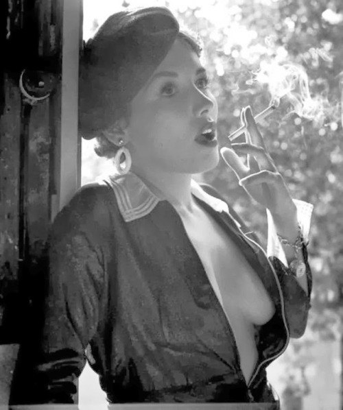 gentlemanlosergentlemanjunkie - Gloria Rhoads, circa 1955.