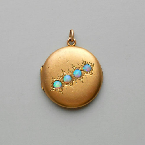 littlealienproducts - Antique Opal Locket fromTheDeeps