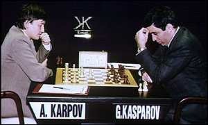 ‪Navidad’87 🎄63. A1D!, D4A; 64. R2C, negras abandonan. Con esta victoria, Garri Kasparov (24) consigue revalidar en Sevilla ante Anatoli Karpov como Campeón del Mundo de Ajedrez. Igualó marcador a 12 puntos y según normas FIDE eso le da el título (x...