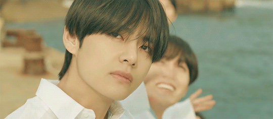 Can we talk about how beautiful is Taehyung? - Celebrity Photos & Videos -  OneHallyu