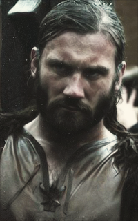 Clive Standen Tumblr_nbwxqk4HFe1tyhl08o3_250