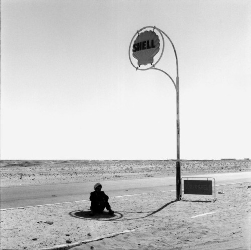 last-picture-show - Paul Almasy, Shell Gas Station in the Desert,...