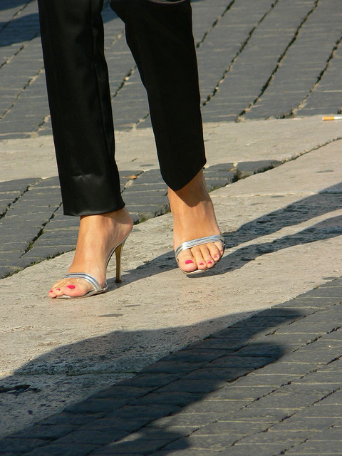 mesmerizingfeet - High heels in the street.