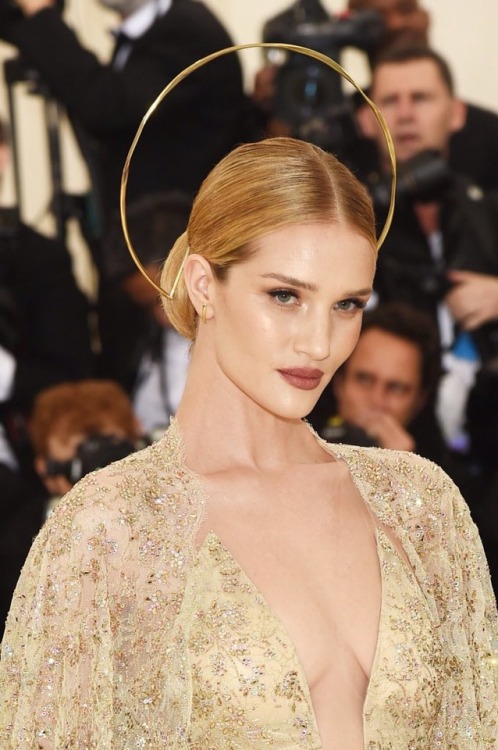 midnight-charm:Rosie Huntington-Whiteley attends the Heavenly...