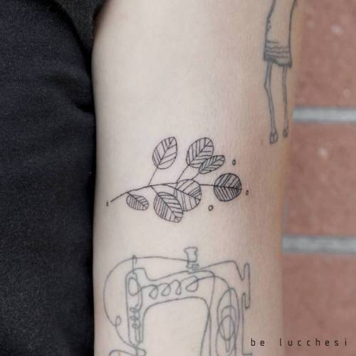 By Be Lucchesi, done in Berlin. http://ttoo.co/p/30754 small;betattoo;bicep;line art;leaf;tiny;ifttt;little;nature;blackwork;illustrative;fine line