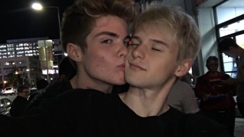 fuckyeahgaycouples - couldn’t imagine life without him 