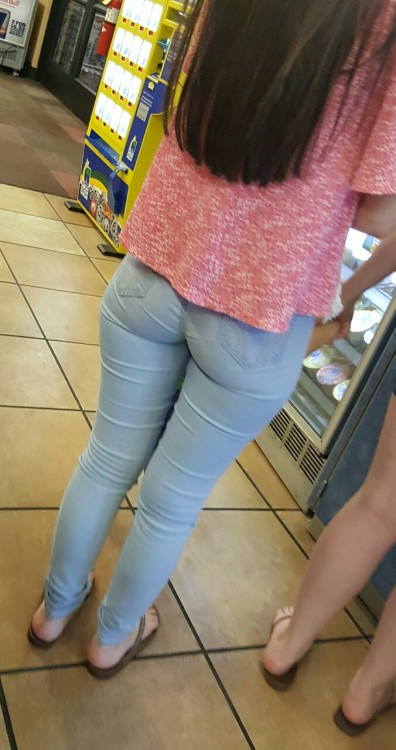 bottomless-pitt - Fat ass in very tight jeans waiting on a drink...