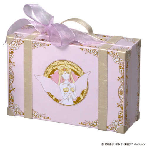 sailormooncollectibles - NEW Sailor Moon boxes, trunks, pens,...
