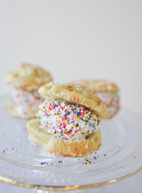 sweetoothgirl:CHOUX A LA CREME GLACEE // ICE CREAM SANDWICHES