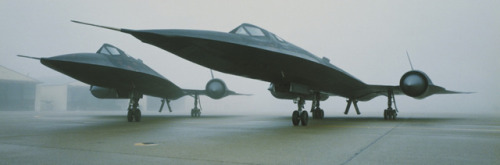 ratak-monodosico:Two Lockheed Martin SR-71 Blackbirds in the...
