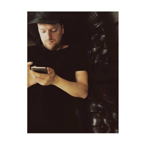 @sohn working on his jet lag.#Portrait #Leather #Couch #iPhone...