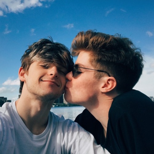 fuckyeahgaycouples - couldn’t imagine life without him 