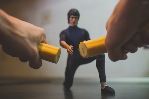 mymodernmet:Tiny Bruce Lee Uses Martial Arts to Prepare...
