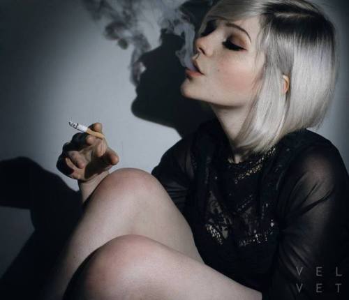 [Smoke fetish] [O cigarro é o recomeço] Aquele cigarro que ela...