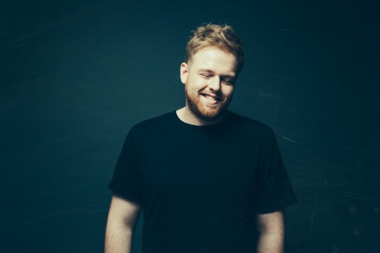 Piping Make dinner Comparable Tom Walker – 'Leave A Light On' Single Review – Heather McAleavy