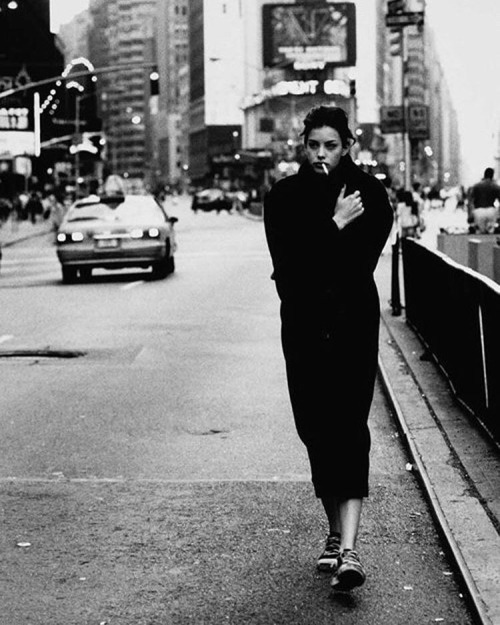 lostinhistorypics - Liv Tyler in NYC, 90s.