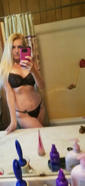 dumbsltsxpose6 - sluts-selfies - Angie Barnhart from New...