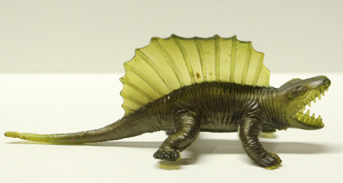 · Nervio-Dimetrodon ·Variantes de color en plastico translucido,...