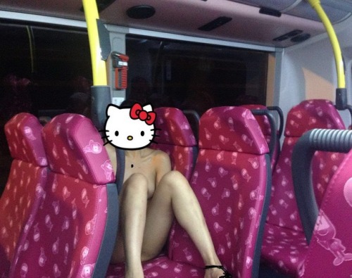 hkgfshare:hk-slutcollection:香港賤貨之巴士露出，挑戰連鞋都脫光光，真正徹底全裸！感謝投稿，留言...