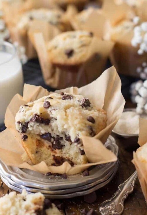 hoardingrecipes - Bakery Style Chocolate Chip Muffins