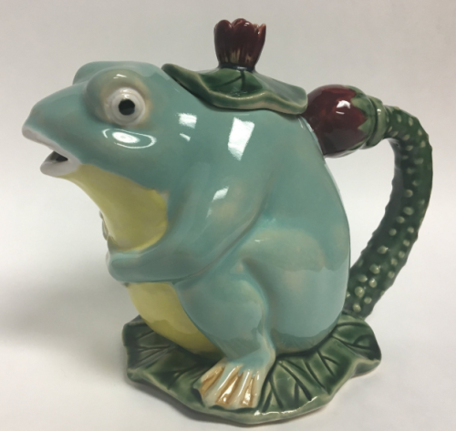 dirtshrines - vintage frog teapots