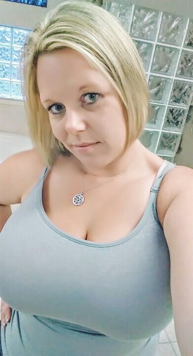 frkysexymom33 - Happy Hump day!!Wow you’re beautiful