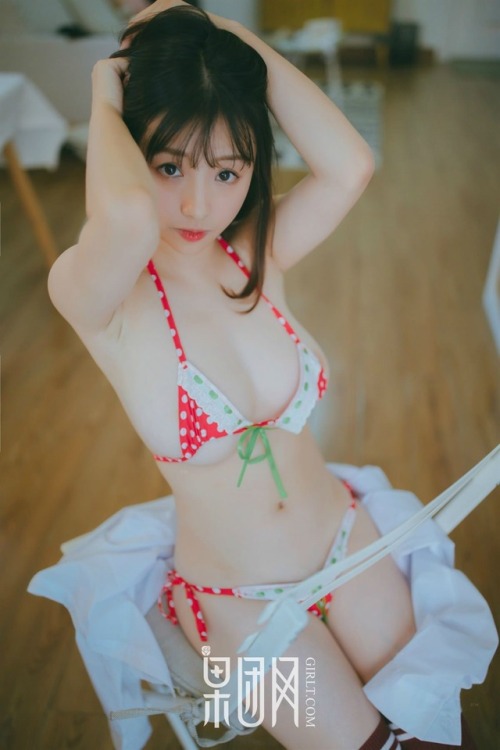 gravure-glamour - GIRLT no.30Great body with nice big breasts....
