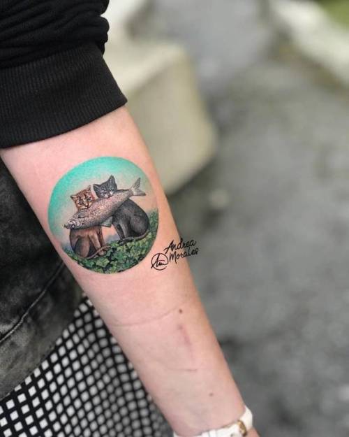 By Andrea Morales, done at 5º Asturias Tattoo Expo, Gijón.... art;geometric shape;small;enjoy your dinner;andreamorales;circle;tiny;christian schloe;fish;ifttt;little;nature;ocean;inner forearm;cat;pet;feline;animal;contemporary