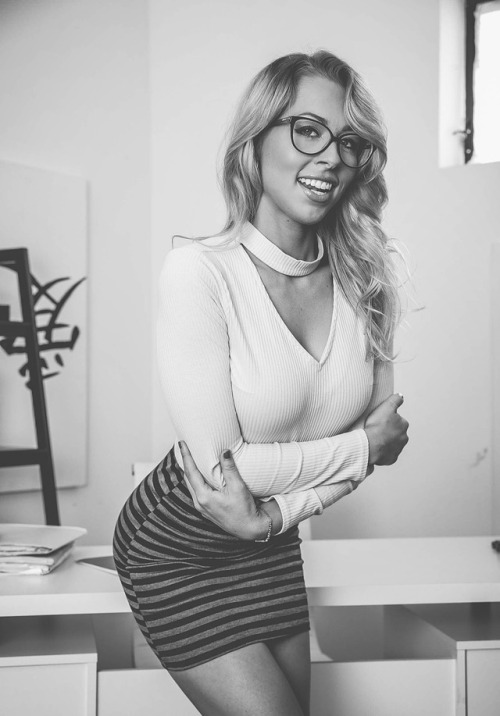 pornstarswardrobe:Zoey Monroe
