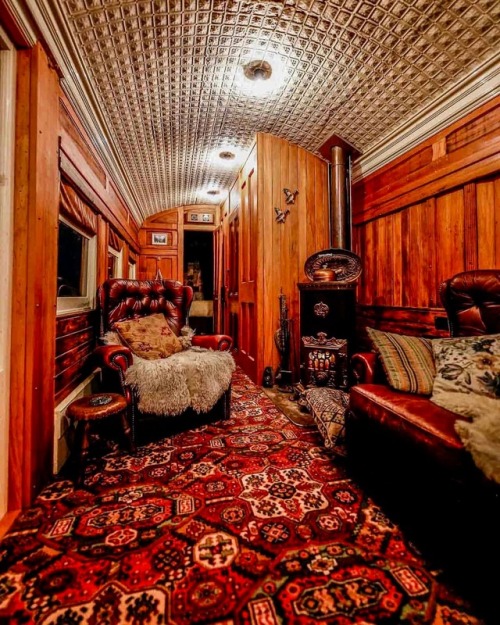 utwo - Old Railway Carriage © living big in at iny house 