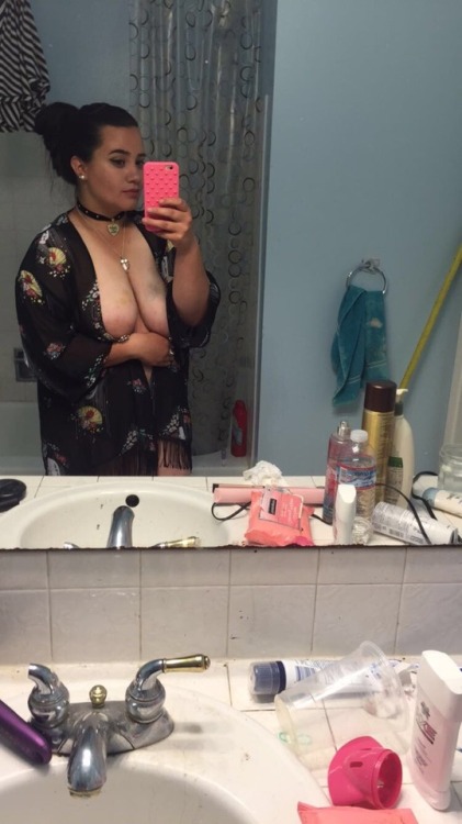 kittenteaxo - I got drunk at a party and flashed my tits