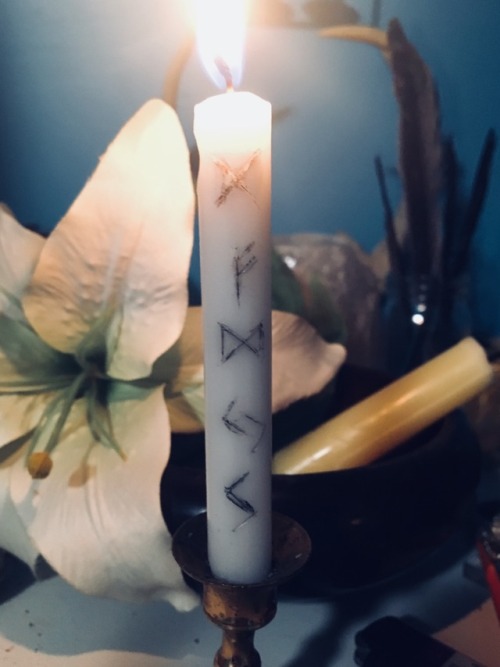 vvinterborne - A rune candle for wealth and money opportunities....