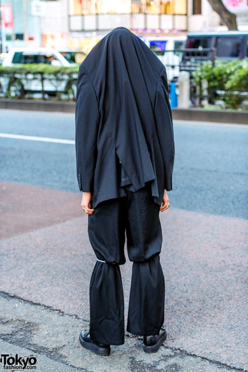 tokyo-fashion - Japanese high school student Hikaru on the street...