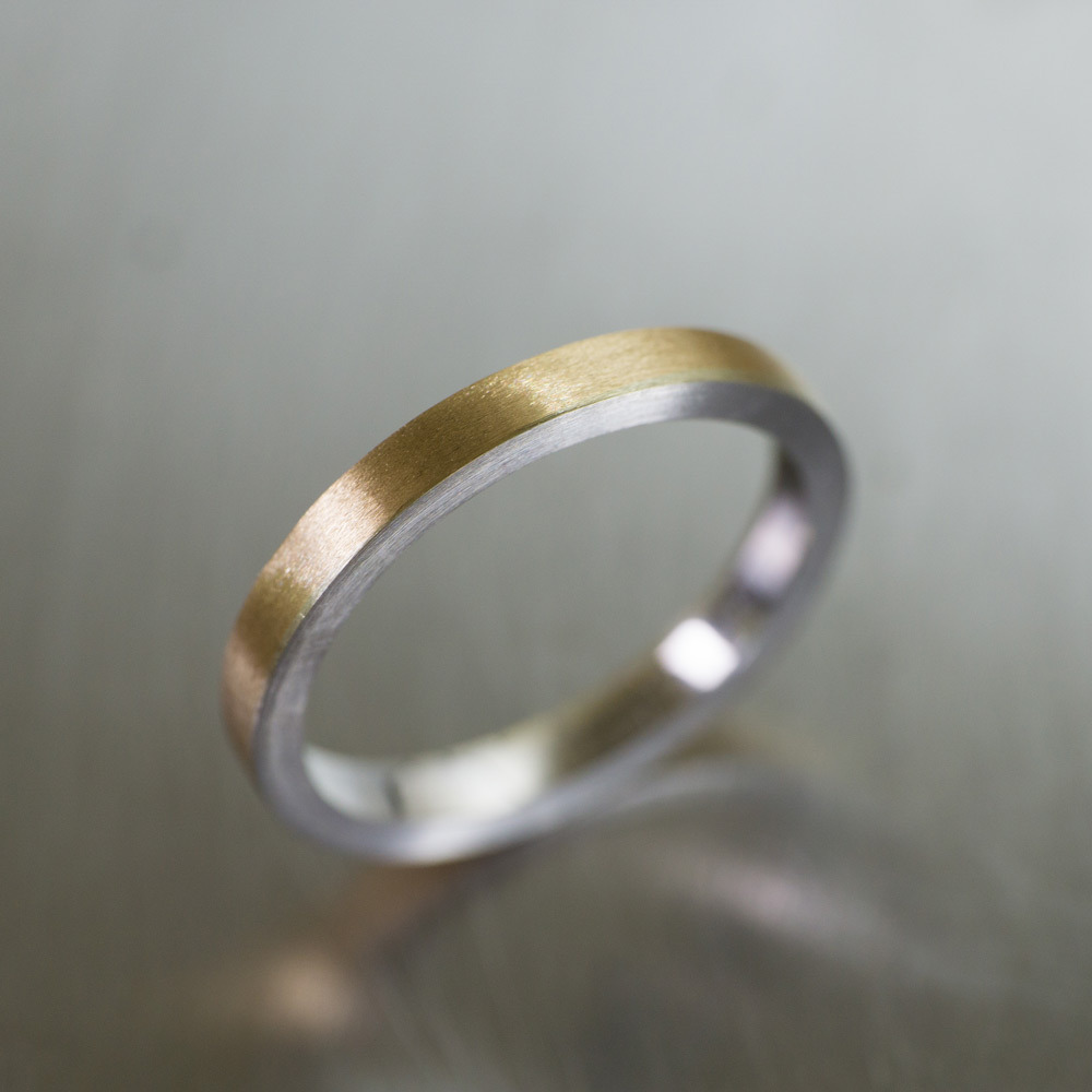 オーダーメイドのマリッジリング　プラチナ、ゴールド　角度１　屋久島でつくる結婚指輪
