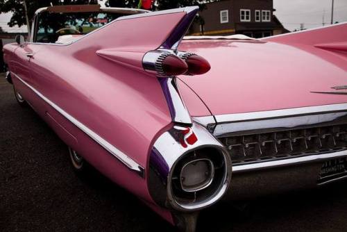 frenchcurious - Pink Cadillac Convertible 1959 - source Heritage...