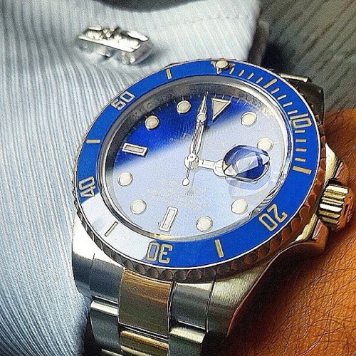 womw - Love that reflection and blue dial on that Rollie...