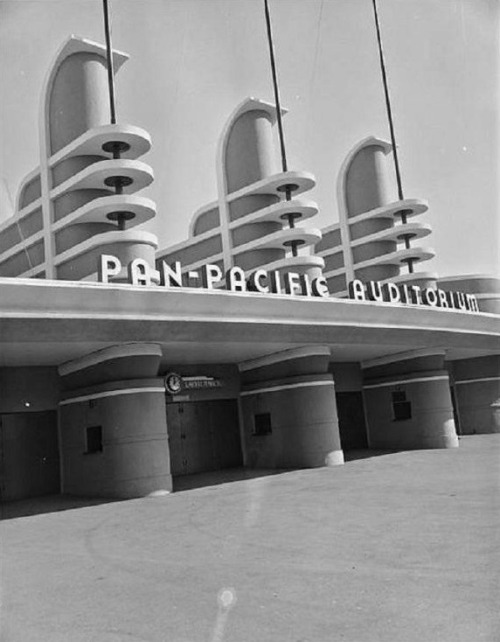 serafino-finasero - The Pan-Pacific Auditorium in Los Angeles,...