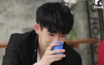Ngắm nghía các soái ca của KPOP khi đang...say sưa uống nước BTS EXO GOT7 Jackson Jackson Wang Kang Daniel KPOP Monsta X Sehun taehyung uống nước V Wanna One wonho