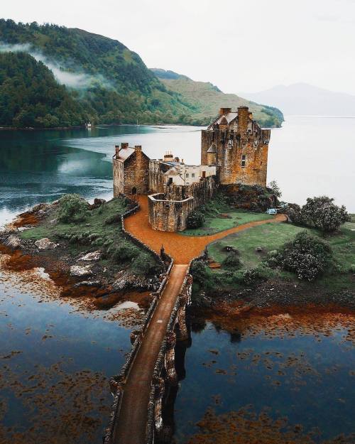 different-landscapes:eilean-donan-castle-in-scotland