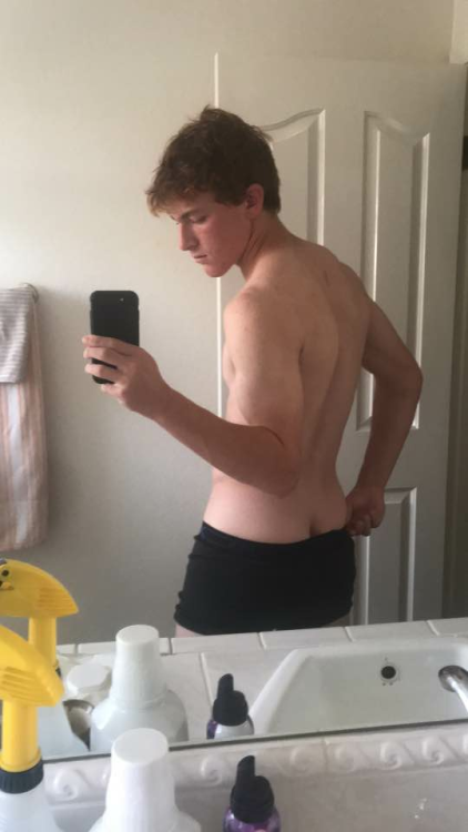 thesithgay - Jake is 19 and has a fit body, with a killer booty...