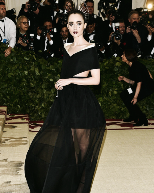 fuselii - lily collins at the met gala (2018)