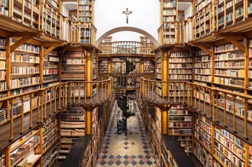 steampunksteampunk - steampunktendencies - The abbey’s library...