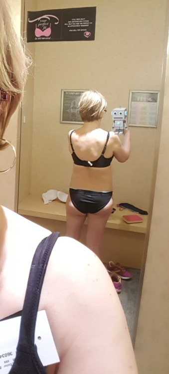 fitting-room-chicas:Thanks for the submission!