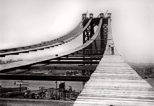 oldnewyorkpictures - 1907. Manhattan Bridge. Temporary foot...