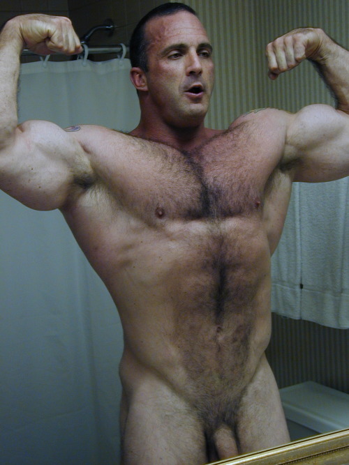 dompigmaster:is theres anything better than a huge man with an...
