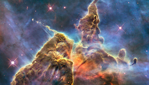 space-wallpapers - Mystic Mountain in the Carina Nebula ...