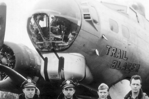 usaac-official:Trail Blazer of the 384th Bomb Group with some of...
