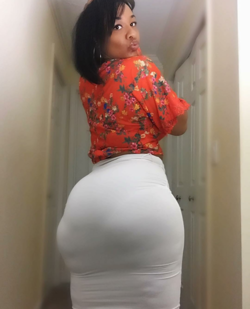 loadedpackages - Big ass and glossy lips