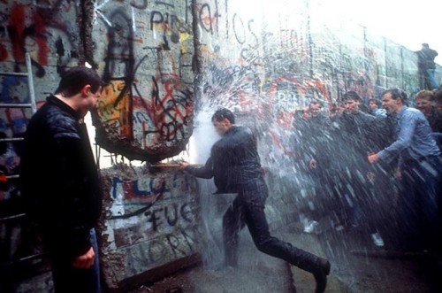 historicaltimes - Dismantling of the Berlin Wall in 1989 via...